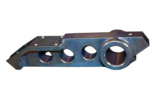 Precision machined retainer dog